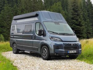 Karmann Dexter 595: viel Platz unter dem Superhochdach.