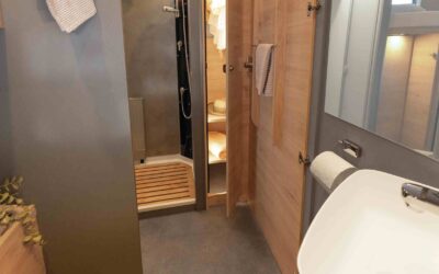 Badespaß: Raumbad zwischen Cockpit und Wohnbereich.
