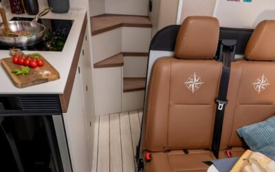 Westfalia Columbus Liner innen: Treppe zum Hochbett im Heck