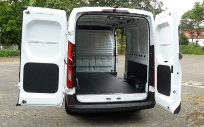 Maxus3d Die Ladekante des eDeliver9 liegt hoch, denn drunter ruhen große Batteriesätze. Ausgangsmodell ist ein Diesel mit Hinterradantrieb.
