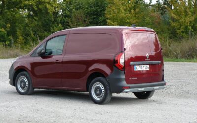 Attraktive Kehrseite mit fülligeren Hüften, damit Paletten quer ins Heck passen.