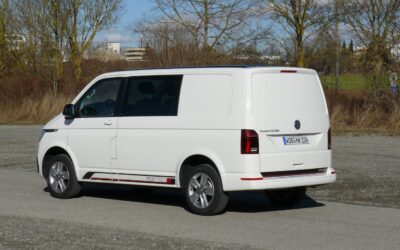 Der Transporter hat sich fein gemacht – was so ein wenig schwarzer und weißer Schmuck bei einem Senior nicht alles bewirken.
