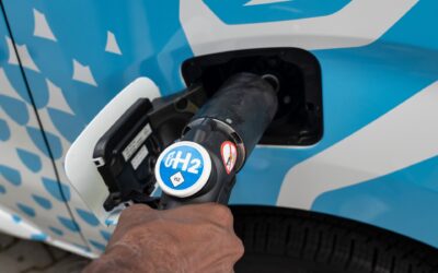 Tanken an der Wasserstoff-Zapfstelle: in vier Minuten 500 Kilometer Reichweite für große Transporter.