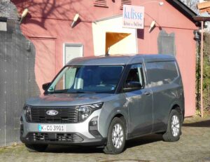 Sieht größer aus, als er ist: der bullig geformte Ford Transit Courier.