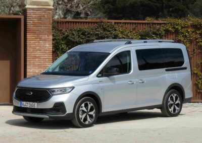 Ford Transit Connect/ Connect Hybrid: vorzugsweise mit langem Radstand gewünscht.