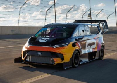 Ford Transit: 60 Jahre – happy Birthday! Spektakulär: Transit Custom für das Pikes-Peak-Bergrennen in Nordamerika.