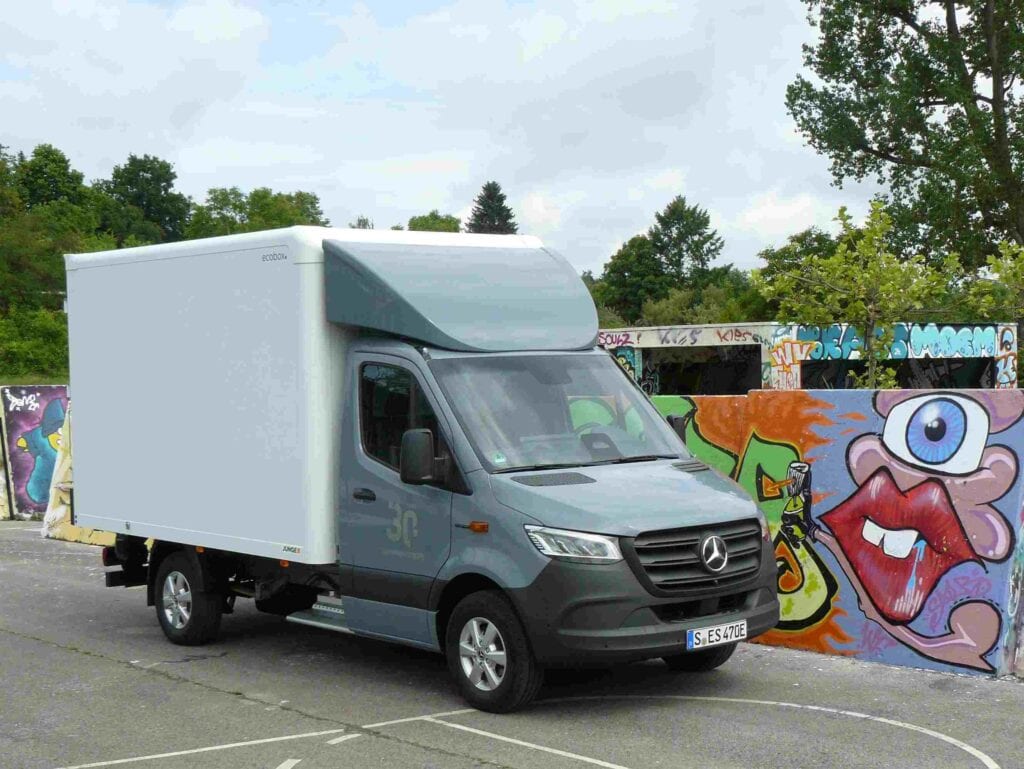 Mal was anderes: eSprinter mit Kofferaufbau.