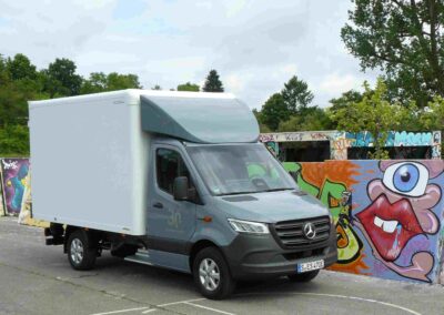 Mal was anderes: eSprinter mit Kofferaufbau.