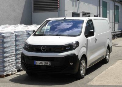 Bitte einladen: Der Opel Vivaro Electric stemmt rund 800 Kilo plus Fahrer.