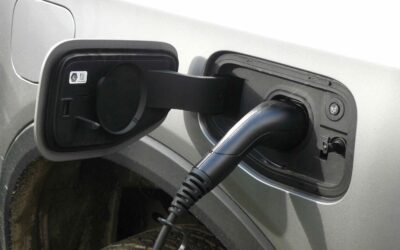 Ran an die Steckdose, überschaubar Batteriekapazität.