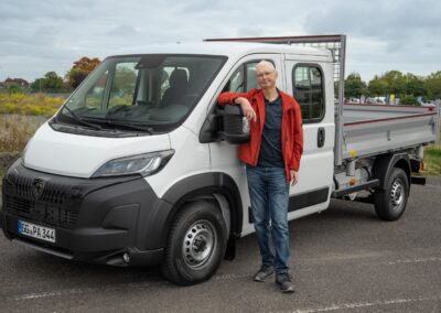 Experten-Fahrbericht: Peugeot Boxer mit JPM-Kipper Aus einer Hand: Peugeot Boxer mit Dreiseiten Kipper.