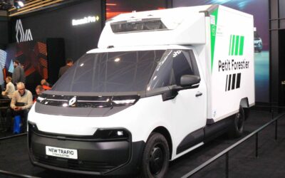 Das Fahrgestell heißt nun ebenfalls Trafic E-Tech und trägt 1,5 Tonnen.