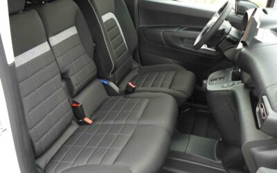 Doppelsitzer mit Zusatzzahl: Notsitz in der Mitte.