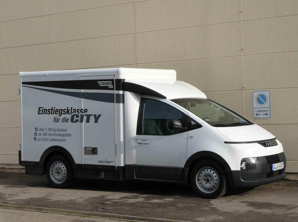 Schnittige Linie: Der Iveco eMoovy kreuzt Van und Transporter.