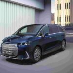 Selbstbewusster Auftritt: mächtige Frontmaske, viel Chrom.