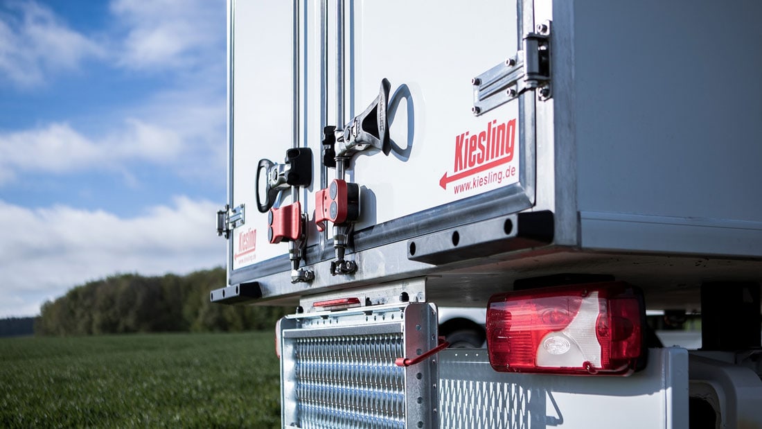 cooler-flitzer-kuehltransporter-heckansicht-kiesling-horizontal